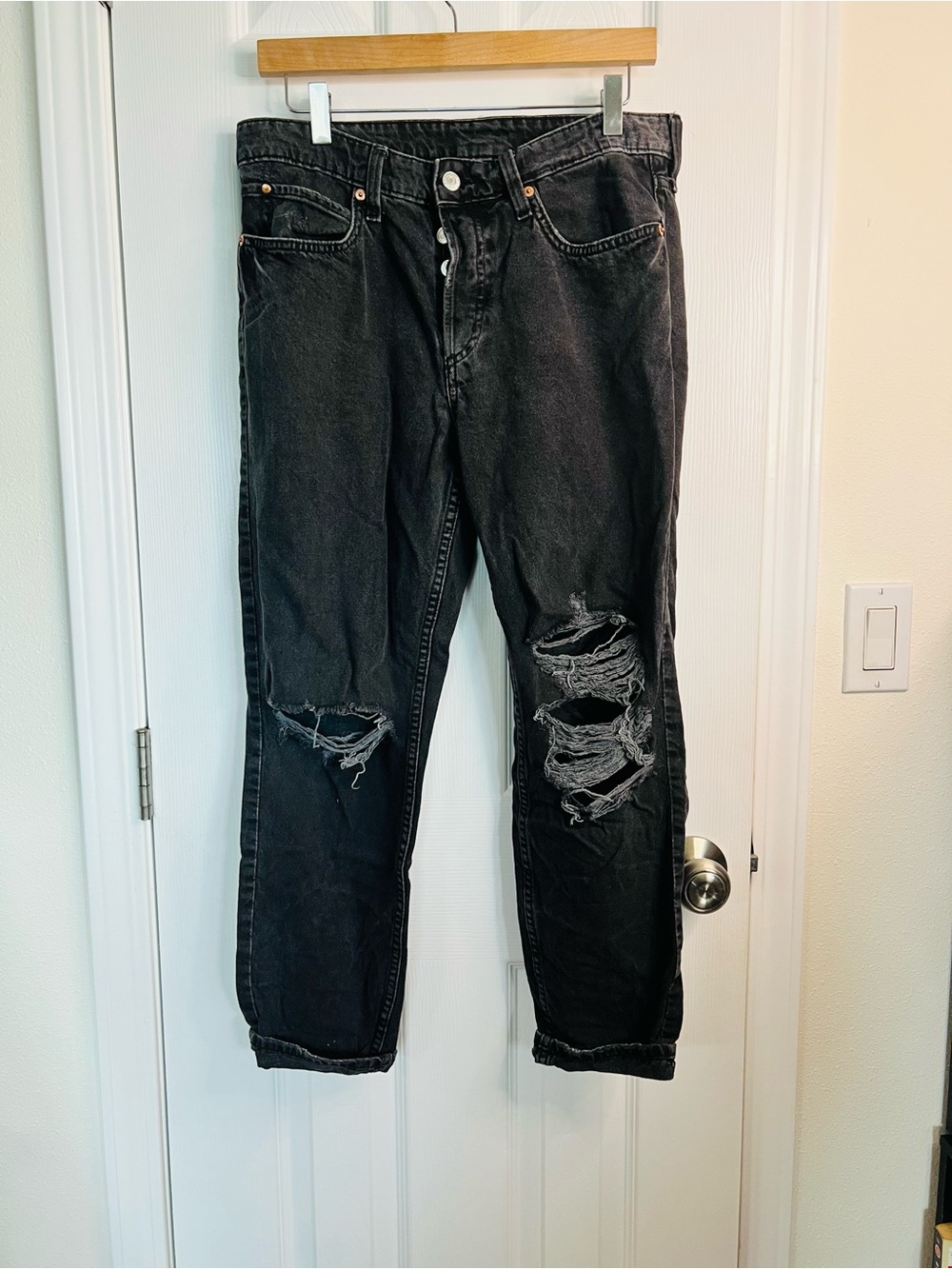 Women's Black Straight Leg Ripped Jeans
